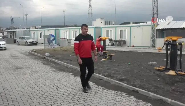 Deprem Sonrası İsim Karmaşasıyla Kayıtlara Ölü Olarak Geçen Vatandaş Bankayı İnandıramıyor