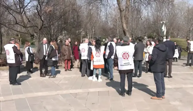 Diş Hekimleri, Meclis Önünde Basın Açıklaması Yaptı: 