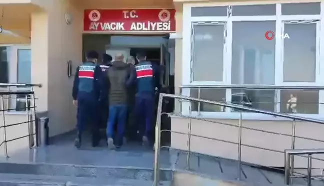 Ayvacık'ta 9 kaçak göçmen yakalandı, 2 organizatör tutuklandı