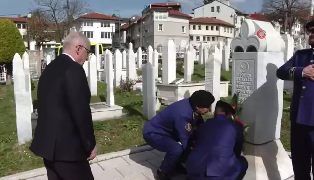 Bakan Güler, Bosna Hersek'in ilk cumhurbaşkanı İzzetbegoviç'in mezarını ziyaret etti