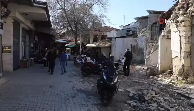 Depremin Vurduğu Tarihi Çarşıda Buruk Ramazan Alışverişi