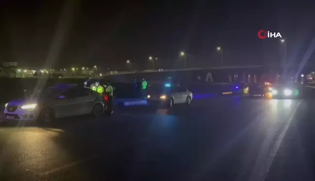 Polislerden kaçarken ekip otosuna çarpan sürücü ehliyetsiz çıktı