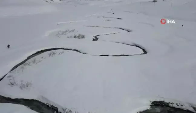 Şırnak'ta Buz Tutmuş Menderesler Havaların Isınmasıyla Çözüldü