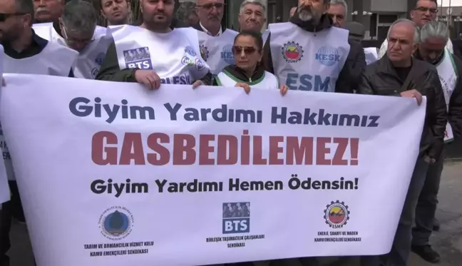 Kamu Emekçileri Giyim Yardımı İçin Protesto Etti