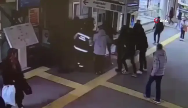 Marmaray'da temizlik personeli kadın güvenliğe bıçakla saldırdı