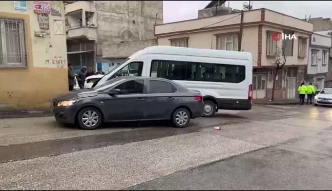 İşçi servisi ile otomobil çarpıştı: 3 yaralı