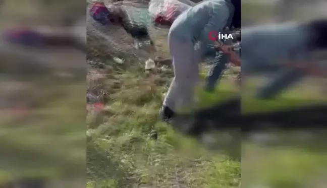 Otomobil, durakta bekleyenlerin arasına daldı: 3 ölü, 6 yaralı