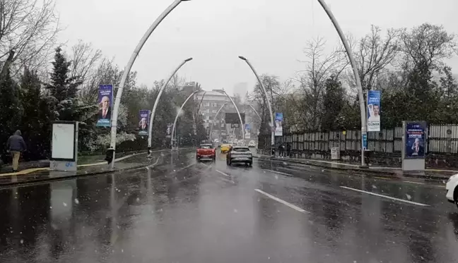 Ankara'da Nevruz Bayramı'nda Kar Yağışı