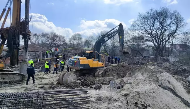 Çerkezköy'de Hızlı Tren Şantiyesinde Toprak Kayması: 2 İşçi Kurtarılma Çalışmaları Başlatıldı