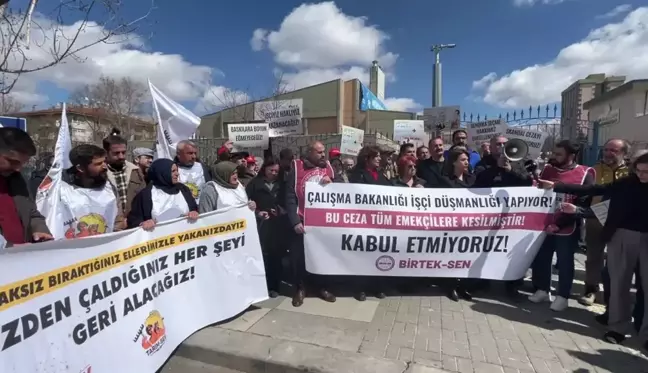 Özak Tekstil İşçileri Sendikal Baskıya Karşı Protesto Etti