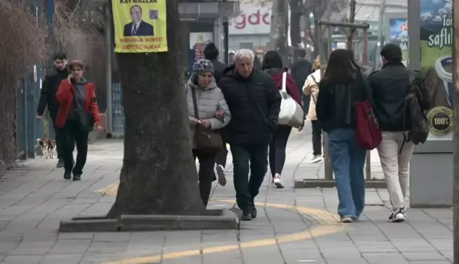 Öğrenciler, otobüs bilet fiyatlarının pahalı olması nedeniyle seçimde oy kullanmak için zorlanıyor