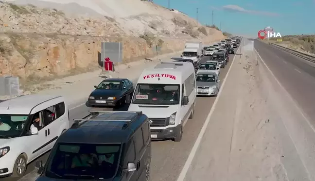 Bayram tatilinin son günü trafik kilitlendi