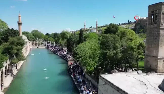 Bayram tatilinde Şanlıurfa 500 bin ziyaretçi ağırladı, esnafın yüzü güldü