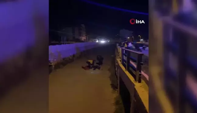 Burdur'da virajı alamayan motosikletli dereye uçarak yaralandı