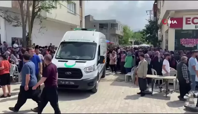 Mersin'de kazada hayatını kaybeden işçi Osmaniye'de toprağa verildi