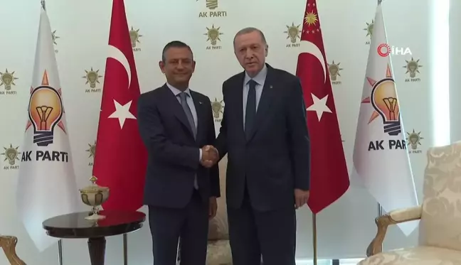 Cumhurbaşkanı Erdoğan ile CHP Genel Başkanı Özel'in görüşmesi başladı