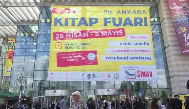 Ankara Kitap Fuarı'nda Yazarlar Okurlarıyla Buluştu