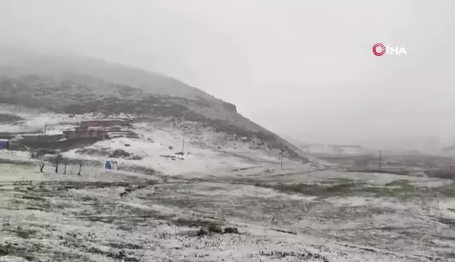 Beytüşşebap ilçesinin yüksek kesimlerine kar yağdı