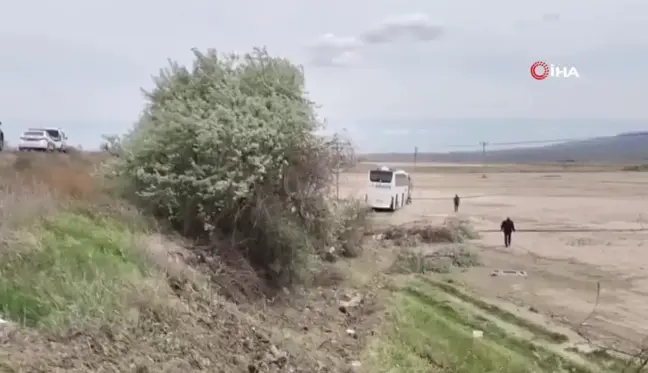 Yoldan çıkan yolcu otobüsü tarlaya girdi: 4 yaralı