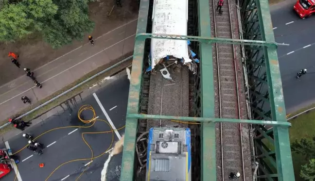 Arjantin'de Yolcu Treni Kazası: 90 Kişi Yaralandı