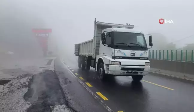 Bolu Dağı'nda sis ve yağış etkili oluyor