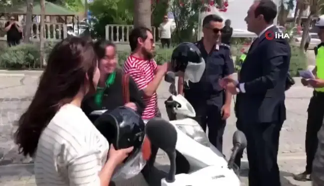 Datça'da Motosiklet Sürücülerine 'Kask' Dağıtıldı