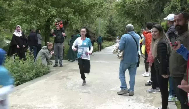 Ankara'da Anneler Günü etkinliği: Çocuklar Atakule Challenge koşusunda yarıştı