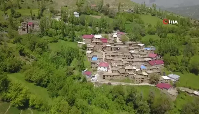 Hizan'ın taş evlerinden oluşan köylerine gezgin ve fotoğrafçılardan ilgi