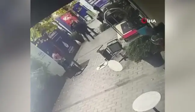 Karaköy'de börekçide bıçaklı avukat dehşeti kamerada