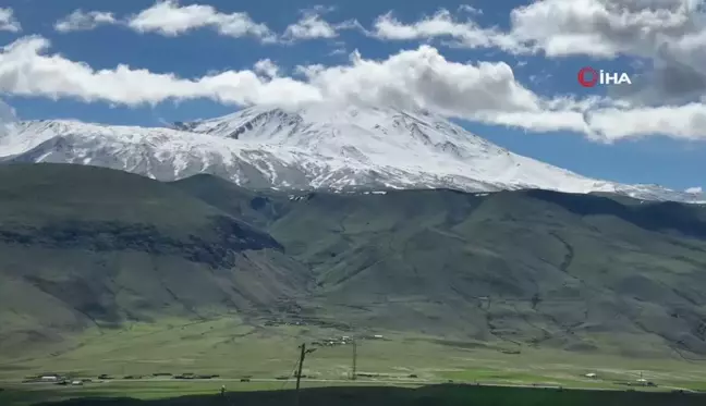 Ağrı Dağı'na Mayıs Ayında Kar Yağdı