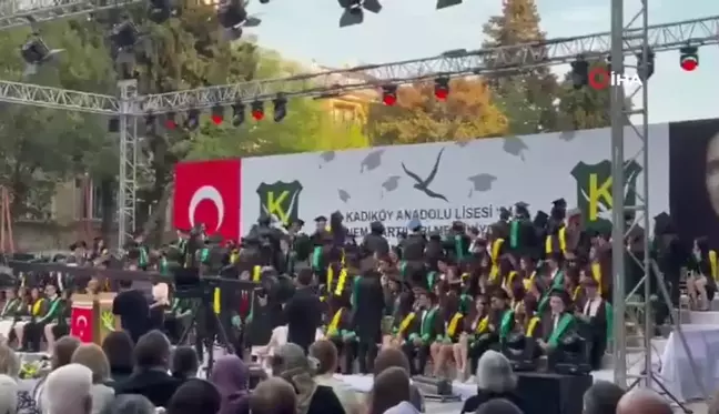 Kadıköy Anadolu Lisesi öğrencilerinden okul müdürüne tepki