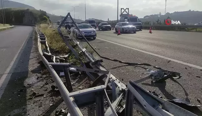 Otomobil bariyerlere çarptı, motor bloğu savruldu