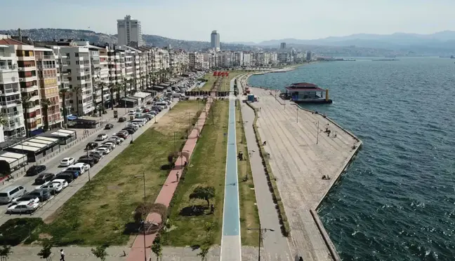 İzmir'de Sıcak Hava Nedeniyle Kordon Boş Kaldı