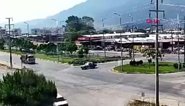 Muğla'da Kavşakta Kamyonla Çarpışan Otomobilin Sürücüsü Hayatını Kaybetti