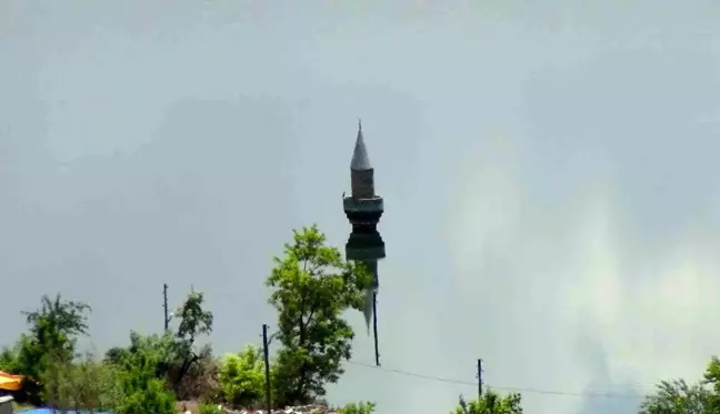 Kars'ta eski köy sular altında kalırken, köyden sadece geriye caminin minaresi kaldı