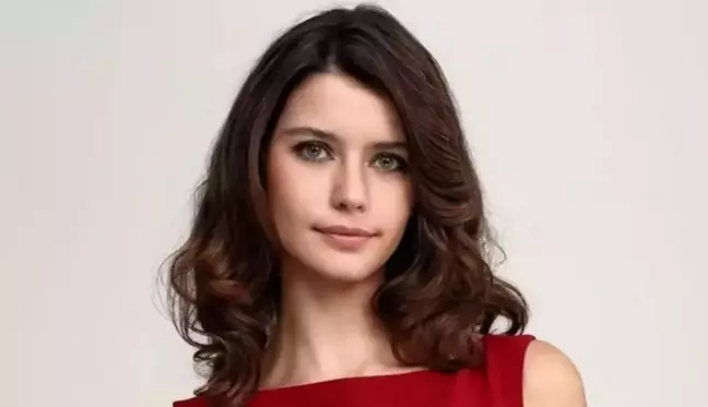 Beren Saat kimdir? Beren Saat kaç yaşında, nereli, dizi ve filmleri neler? Beren Saat'in hayatı!