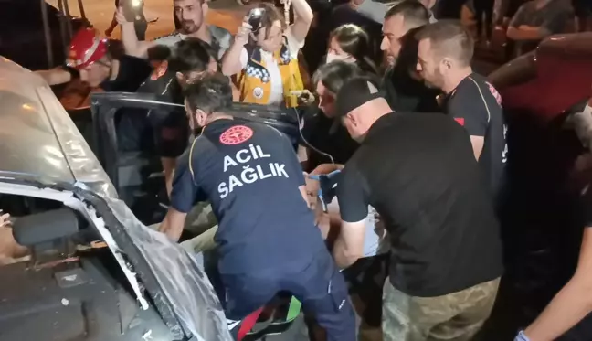 Bursa-İzmir Karayolu'nda Yarışan Otomobiller Çarpıştı: 1 Ölü, 2 Yaralı