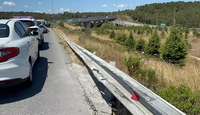 Kuzey Marmara Otoyolu'nda Kamyon Devrildi, 2 Kişi Yaralandı