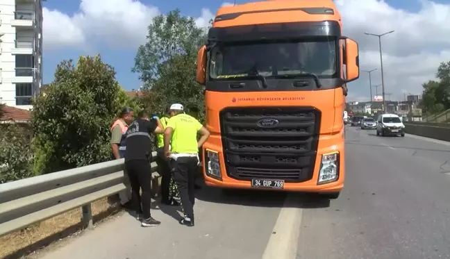 Kadın Psikolojik Sorunları Nedeniyle Kamyonun Önüne Atladı