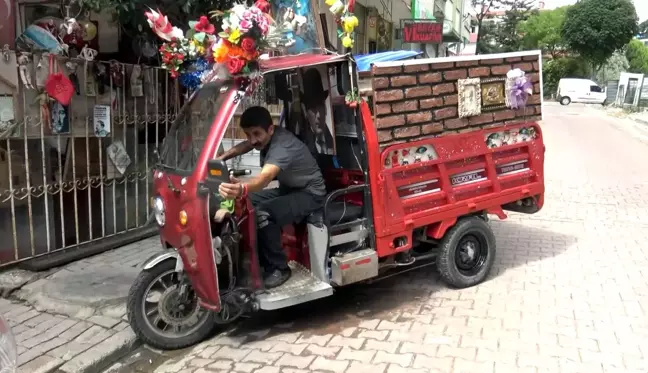 Atık Kağıt Toplayıcısı Elektrikli Motosikletini Süsledi