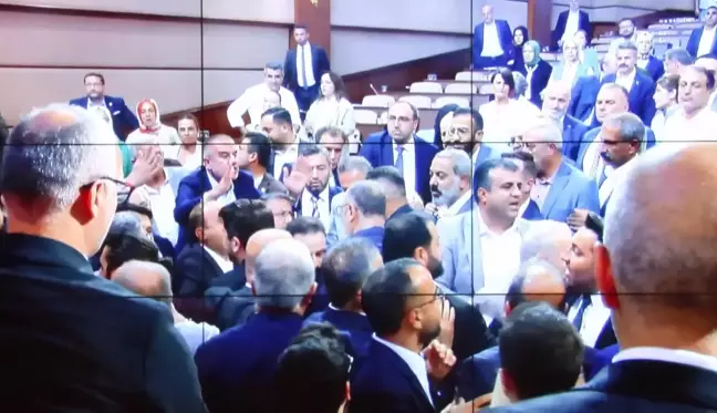 İBB Meclisi'nde AK Parti ve CHP Arasında Tartışma Çıktı