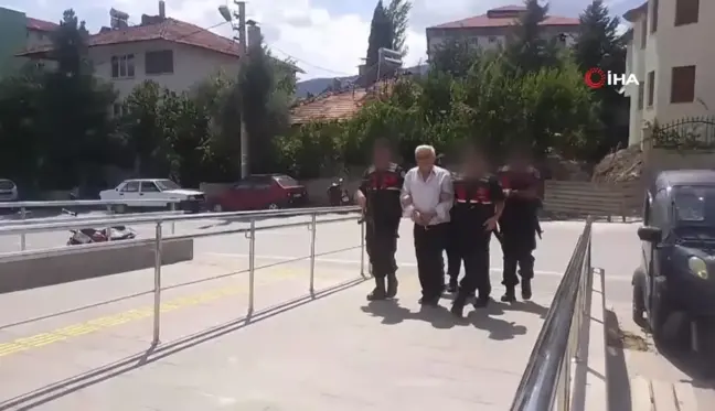 Burdur'da tefecilik operasyonunda yakalanan baba oğul tutuklandı