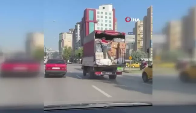 Bursa'da trafikte tehlikeli taşımacılık kamerada