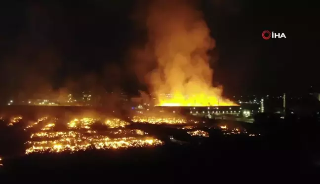 Söke Kağıt Fabrikasındaki Yangın Söndürülemiyor