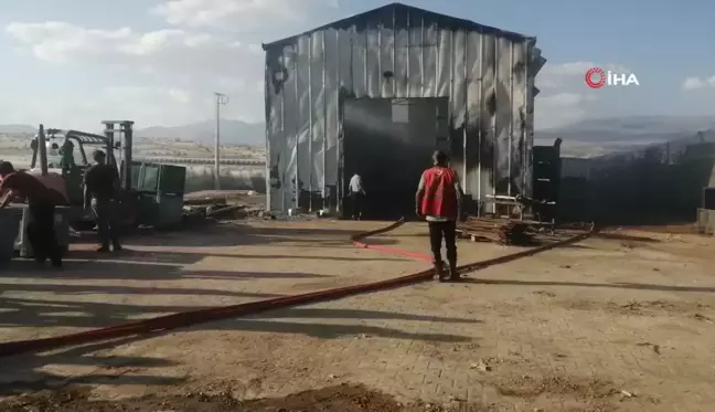 Isparta'da gübre deposunda çıkan yangın söndürüldü