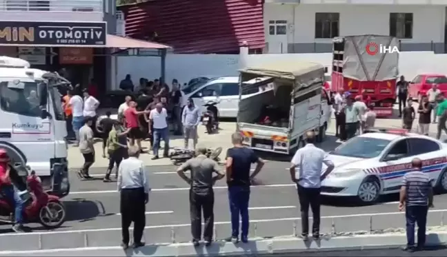 Motosiklet kamyonete çarptı, fırlayan yolcuyu da başka araç ezdi: 2 yaralı