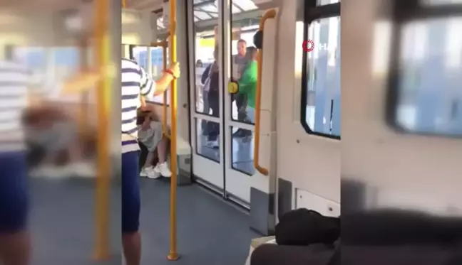 Metroda yer verme kavgası kamerada