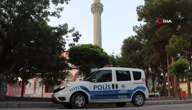 Amasya'da cami kapısındaki şüpheli çanta fünye ile patlatıldı