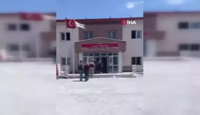 Ağrı'da firari şahıslar yakalandı