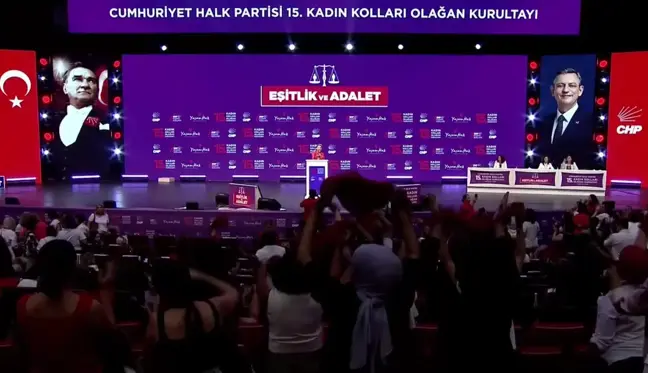 CHP Kadın Kolları Kurultayında Asu Kaya: 'Bir Enkaz Kadın Gücüyle Nasıl Kaldırılır Ben Biliyorum'